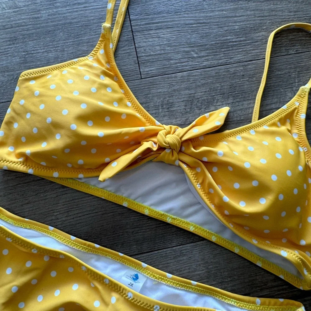 BUNDLE 2 ITEMS FOR $8✨

LAST PRICE🍒🤍 AMAZON polka dot high waist swimming set💛 - Picture 9 of 9